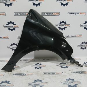 GUARDA LAMAS DIREITO PRETA PEUGEOT 208 1.4HDI MK1 2012-2019 ANO: 2013