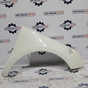 GUARDA LAMAS DIREITO BRANCO AUDI A1 8X 1.6TDI 2010-2015 ANO: 2011